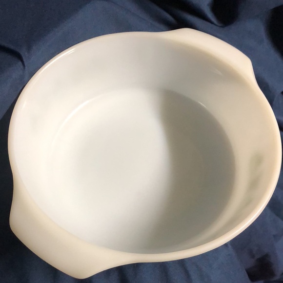 1 1/2 quart Anchor Hocking Green Meadow Oven Proof Milk Glass Round Casserole - Picture 2 of 5